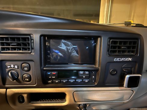 Used 2005 Ford Excursion Eddie Bauer image 26