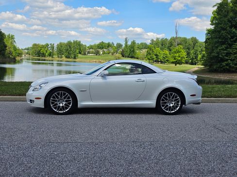 Used 2007 Lexus SC 430 Convertible RWD image 2