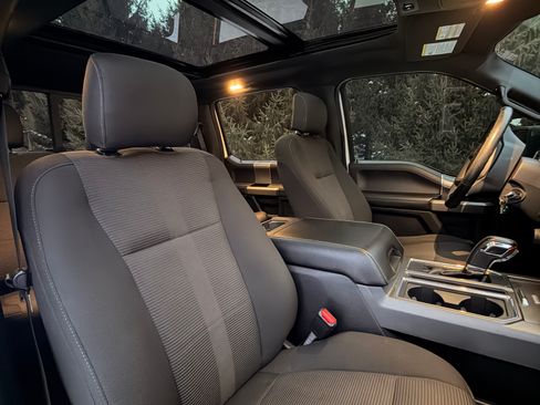 Used 2017 Ford F150 XLT w/ Equipment Group 302A Luxury image 5