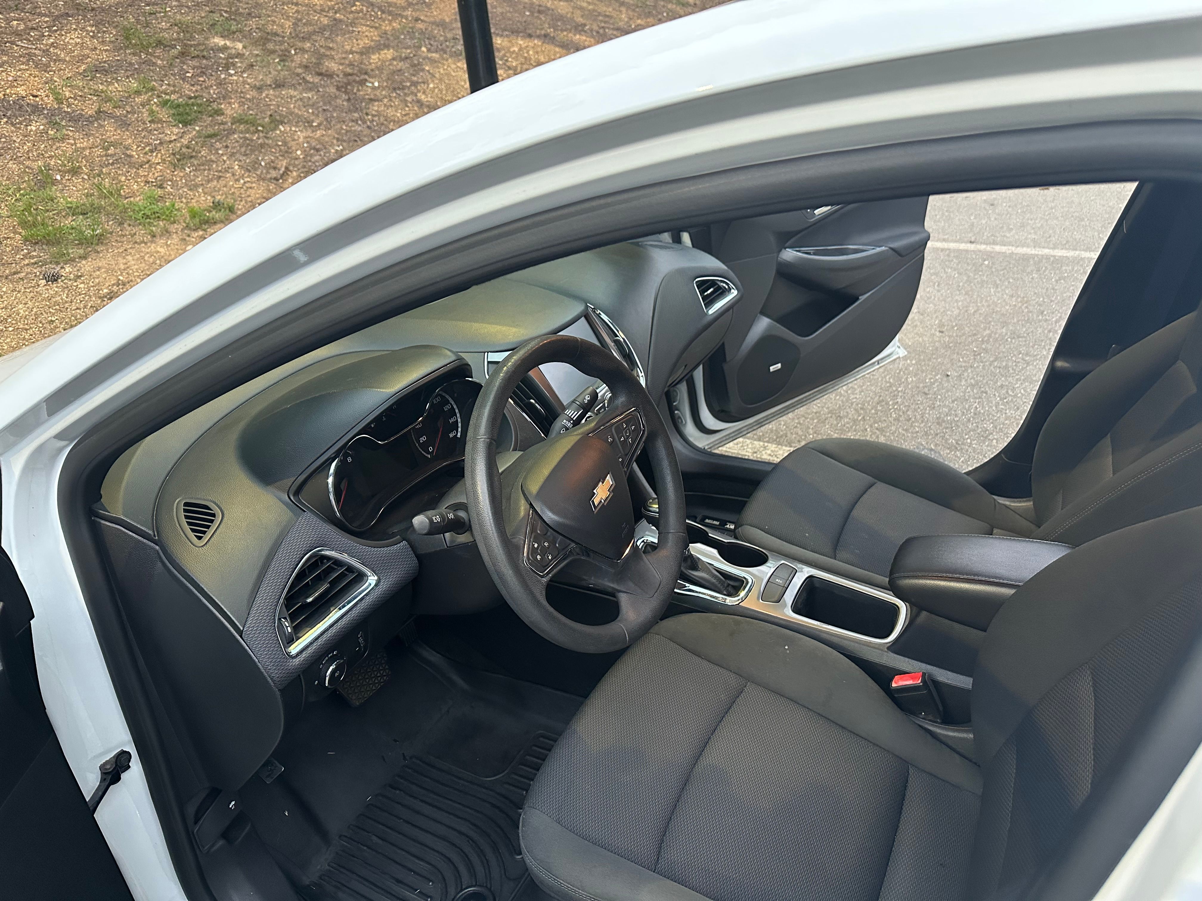 Used 2016 Chevrolet Cruze LT w/ Sun And Sound Package FWD image 18