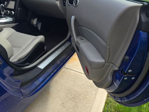 Used 2006 Nissan 350Z Touring image 9