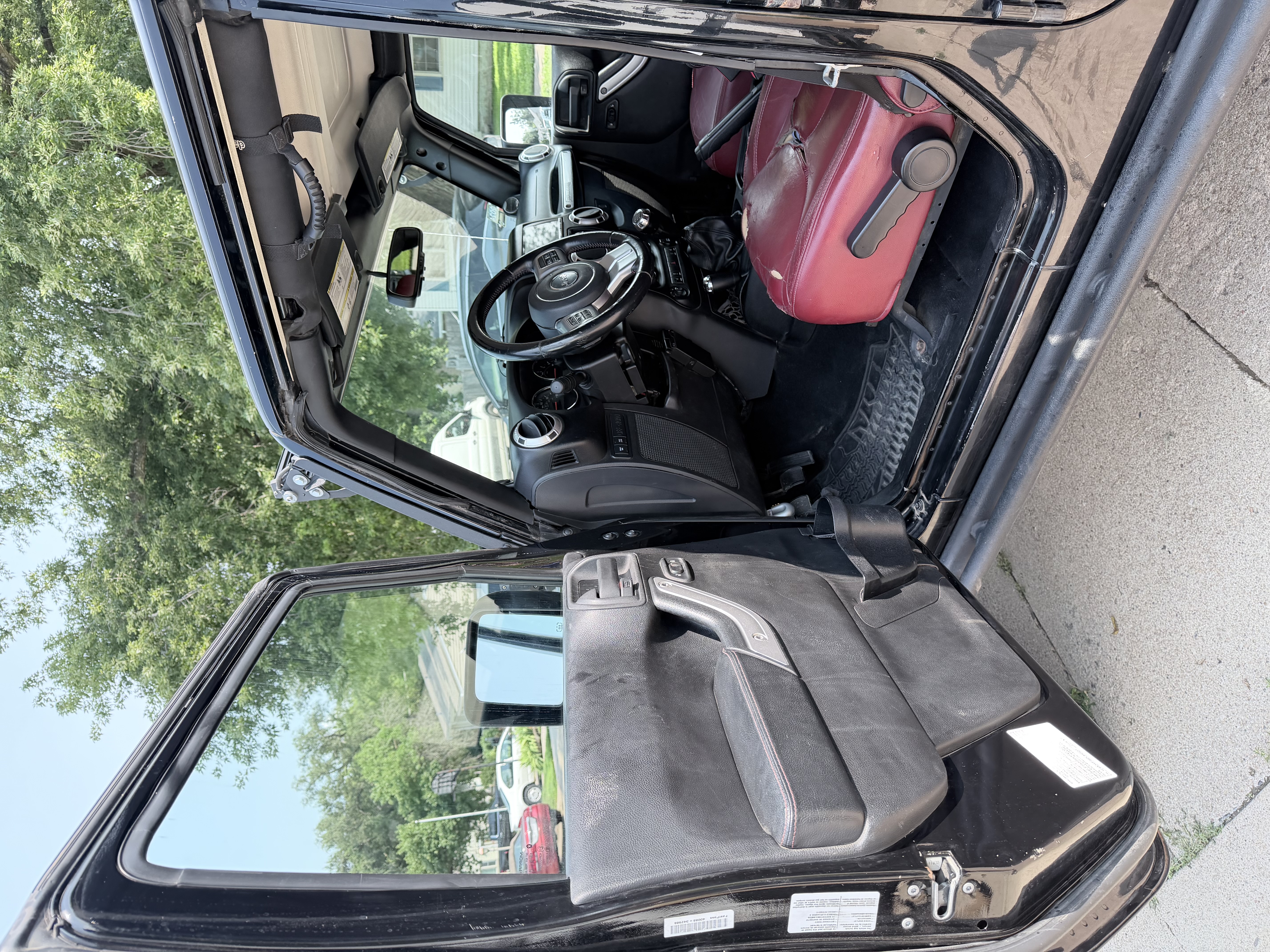 Used 2013 Jeep Wrangler Unlimited Rubicon AWD/4WD image 16