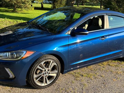Used 2017 Hyundai Elantra Limited w/ Limited Tech Package 04 FWD image 4