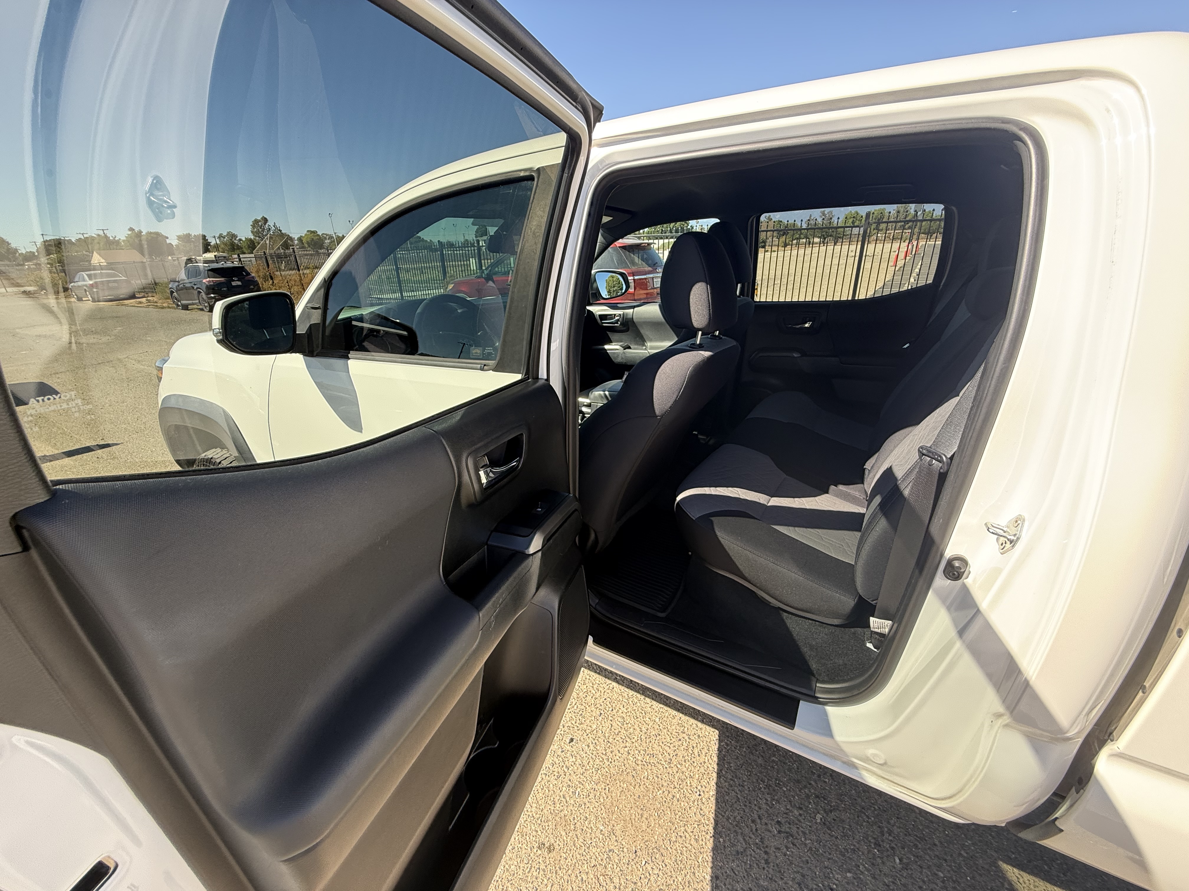 Used 2021 Toyota Tacoma TRD Off-Road w/ Technology Package AWD/4WD image 9