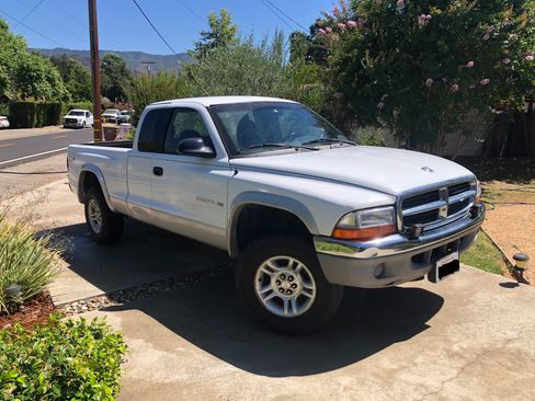 Used 2001 Dodge Dakota Sport image 1