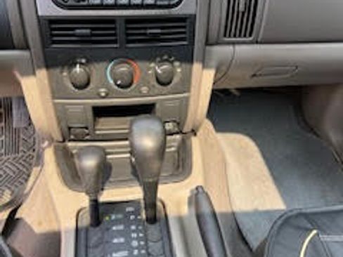 Used 2004 Jeep Grand Cherokee Laredo w/ Tan Your Hide Group image 5