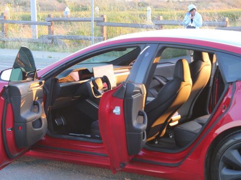 Used 2021 Tesla Model S Plaid image 17