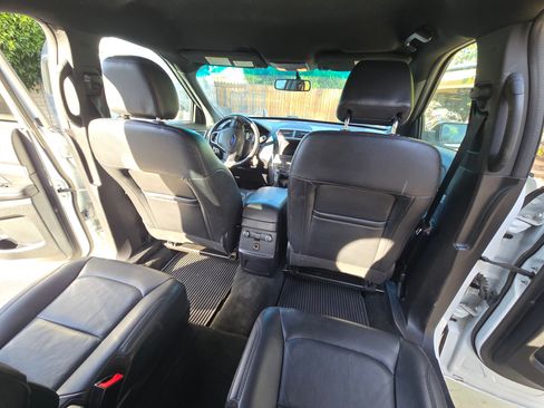 Used 2016 Ford Explorer XLT w/ Equipment Group 202A image 15