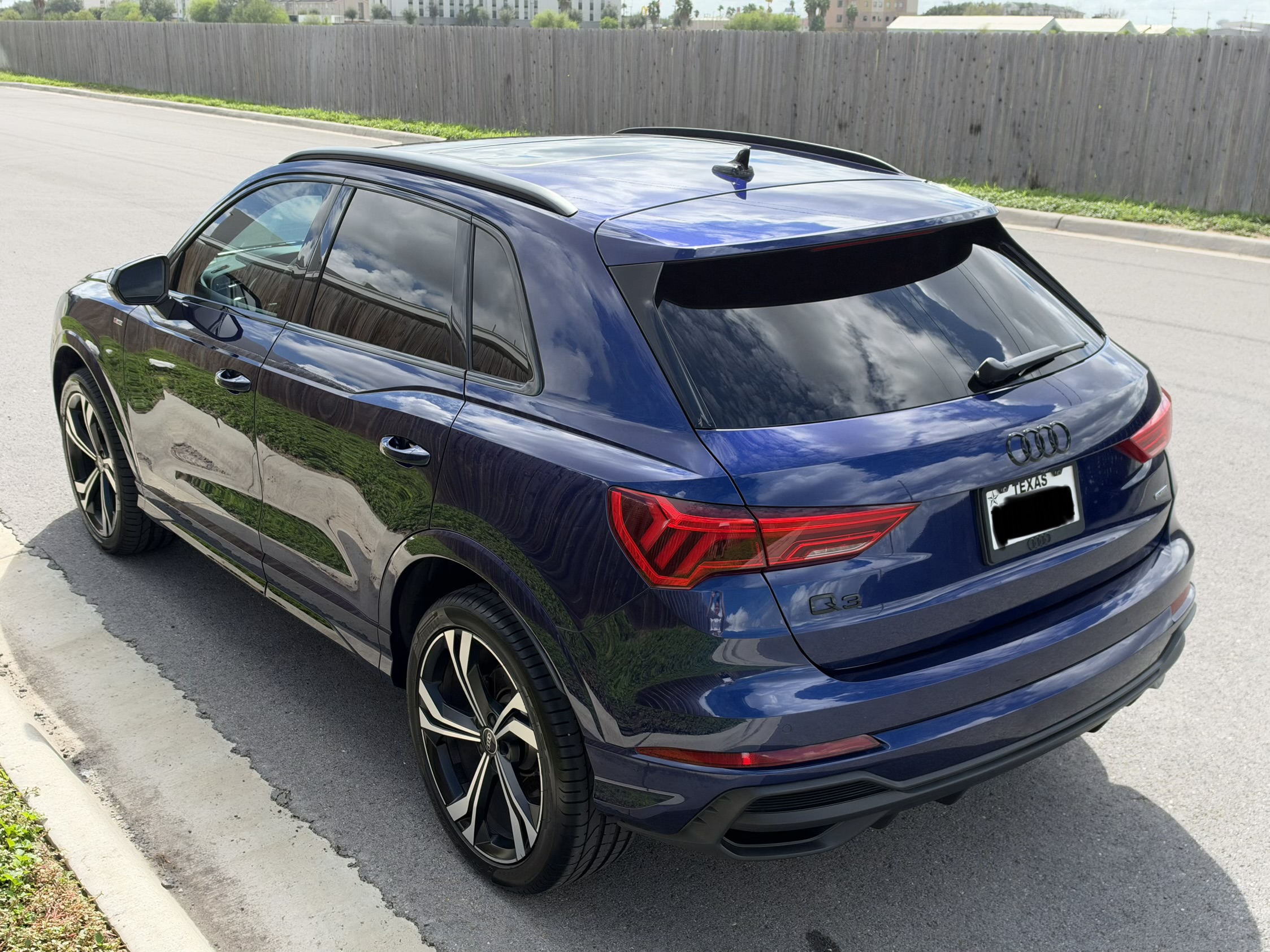 Used 2023 Audi Q3 2.0T Premium Plus w/ Premium Plus Package AWD/4WD image 5