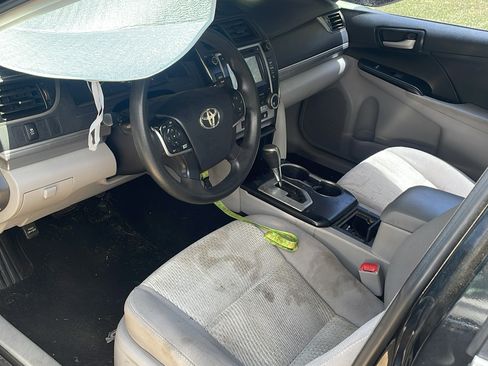 Used 2014 Toyota Camry LE FWD image 10