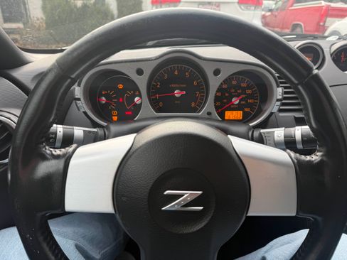 Used 2006 Nissan 350Z Coupe w/ (N93) Cargo Convenience Pkg image 9