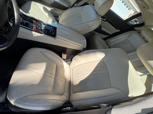 Used 2016 Kia K900 Luxury w/ Luxury VIP Package image 12