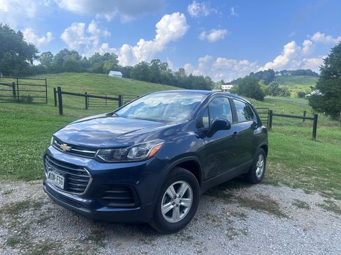 Used 2018 Chevrolet Trax LS AWD/4WD image 2