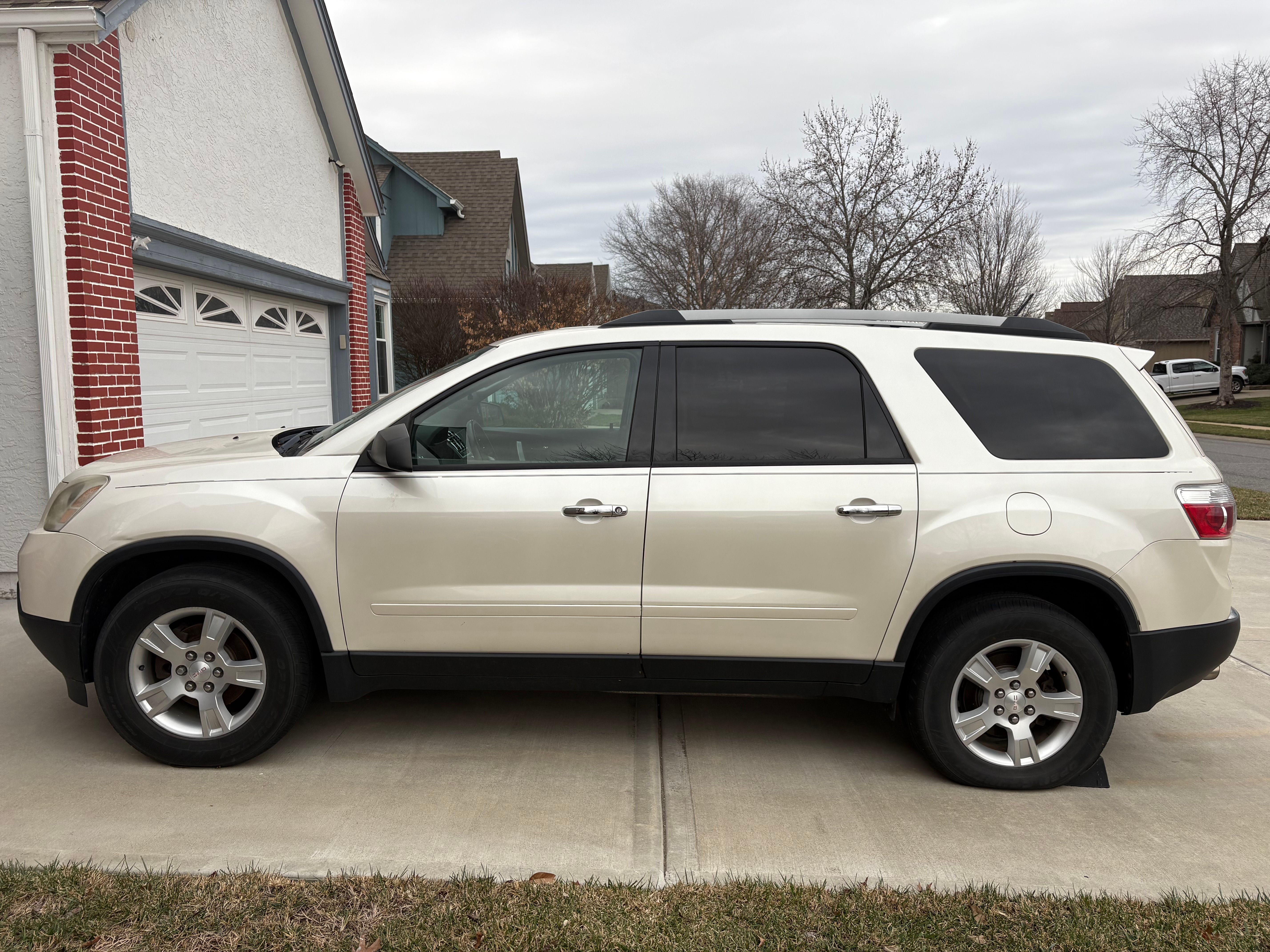 Used 2012 GMC Acadia SLE FWD image 5