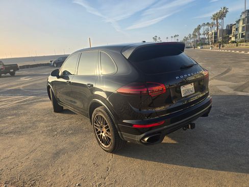 Used 2017 Porsche Cayenne Platinum Edition image 28
