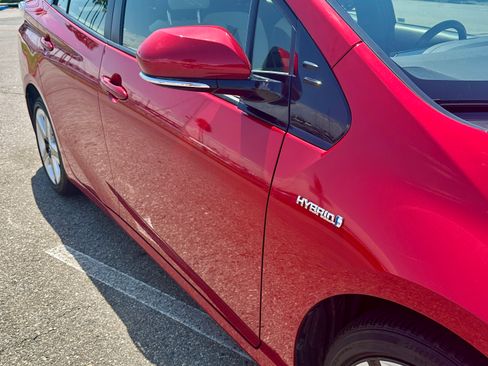 Used 2016 Toyota Prius Three Touring FWD image 9