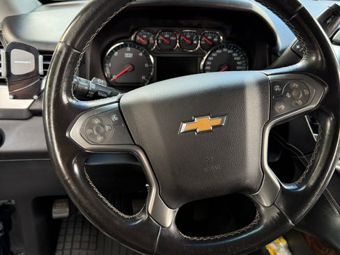 Used 2020 Chevrolet Suburban LT RWD image 5