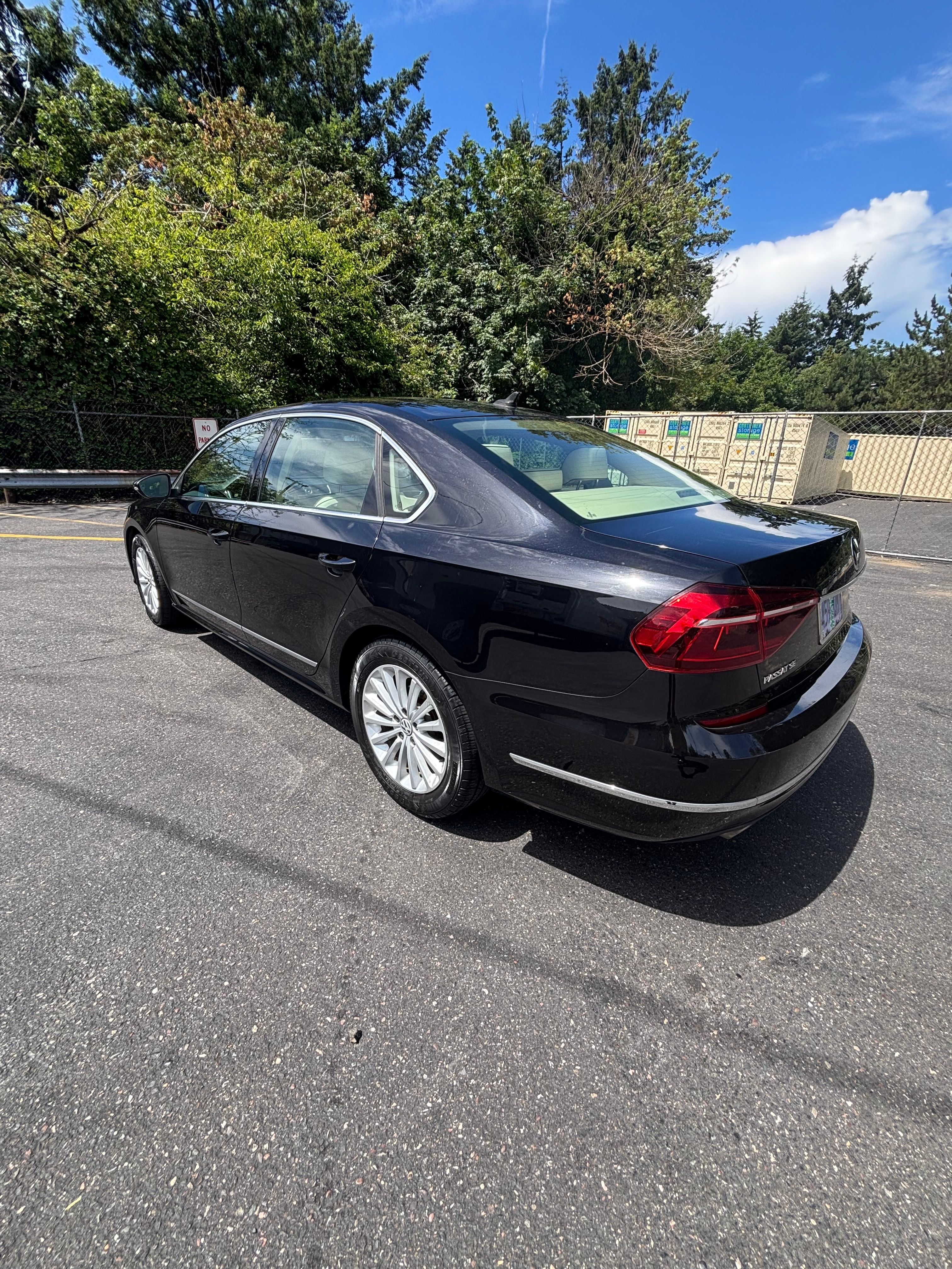 Used 2017 Volkswagen Passat 1.8T SE FWD image 5