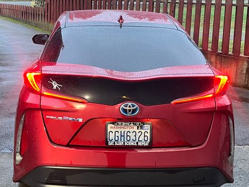 Used 2018 Toyota Prius Prime Premium image 10