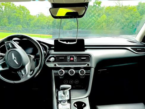 Used 2022 Genesis G70 2.0T RWD image 15