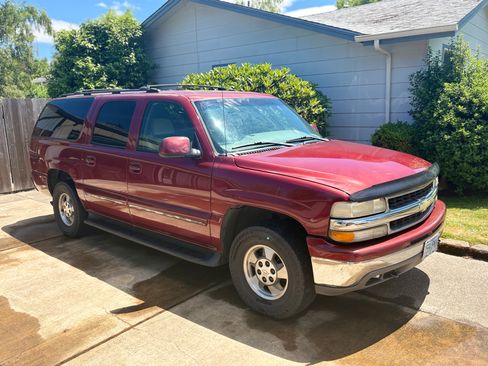 Used 2002 Chevrolet Suburban LT AWD/4WD image 1