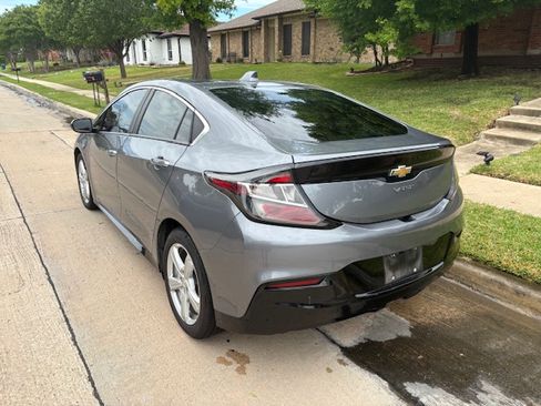 Used 2018 Chevrolet Volt LT w/ Comfort Package image 11
