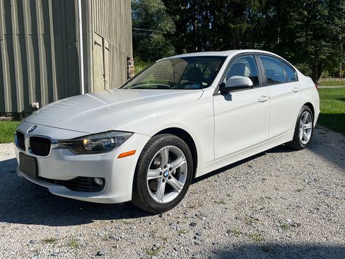 Used 2013 BMW 328i xDrive Sedan AWD/4WD image 2