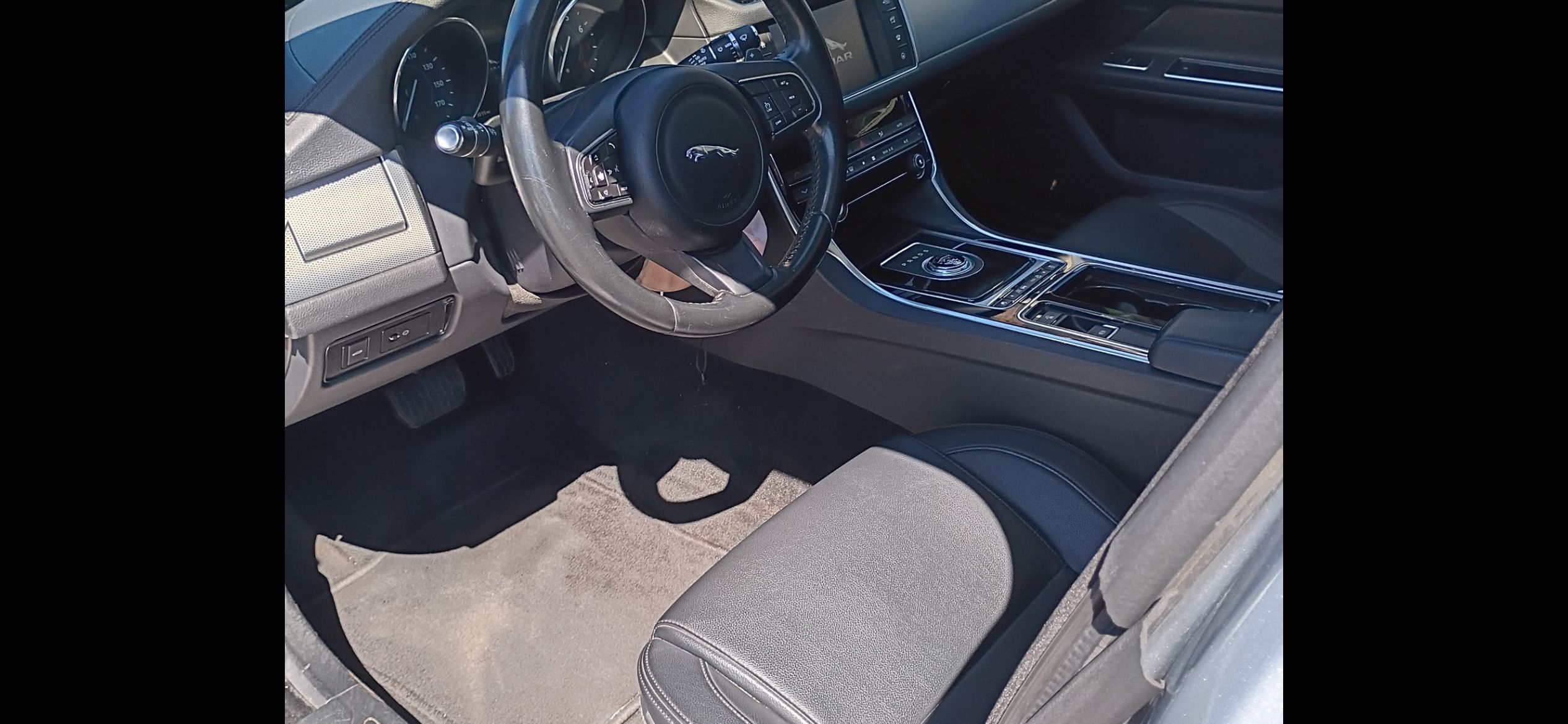 Used 2017 Jaguar XF Premium RWD image 8