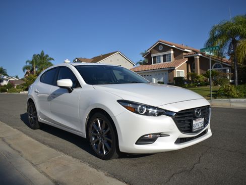 Used 2018 MAZDA MAZDA3 Touring FWD image 6