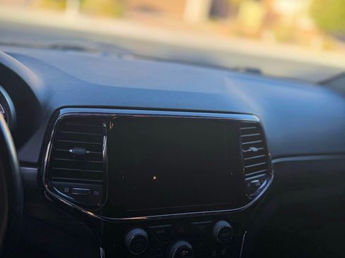 Used 2020 Jeep Grand Cherokee Altitude image 13