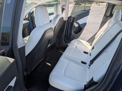 Used 2021 Tesla Model Y Performance image 14