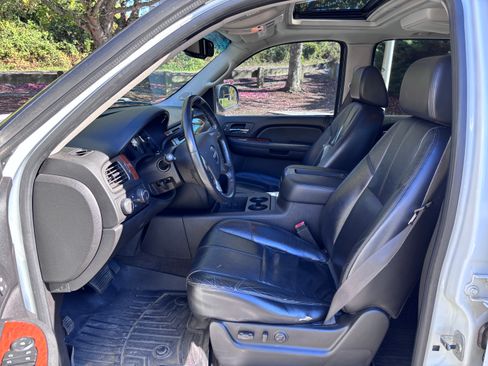 Used 2007 GMC Yukon SLT w/ SLT Preferred Equipment Group AWD/4WD image 8