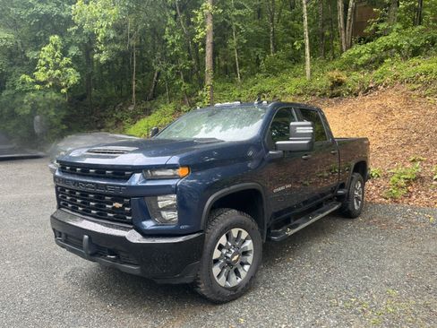 Used 2023 Chevrolet Silverado 2500 Custom w/ Custom Convenience Package image 4