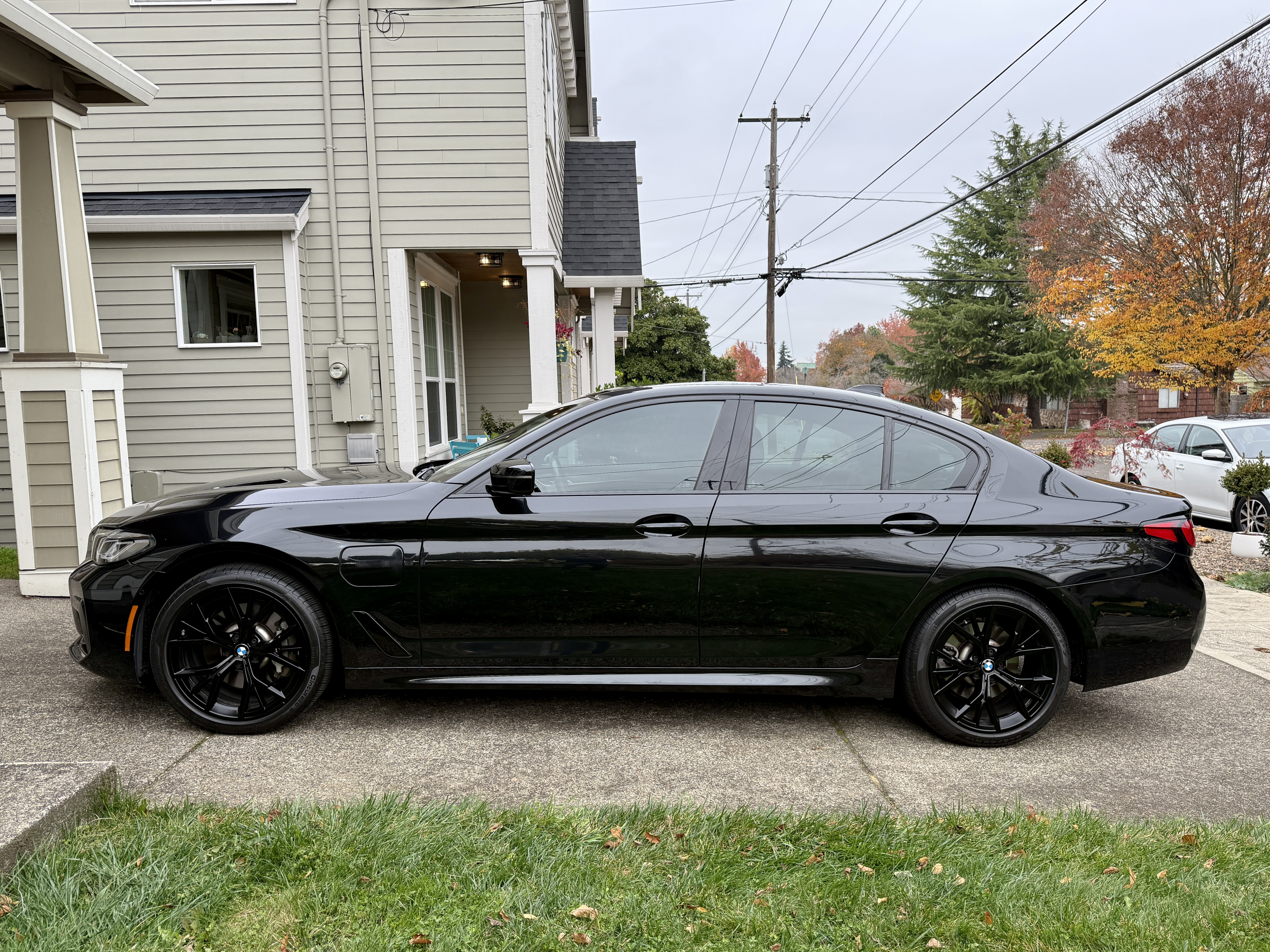 Used 2021 BMW 530e xDrive 530e xDrive Sedan 4D w/ M Sport Package image 4