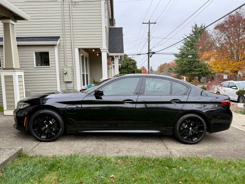 Used 2021 BMW 530e xDrive 530e xDrive Sedan 4D w/ M Sport Package image 4