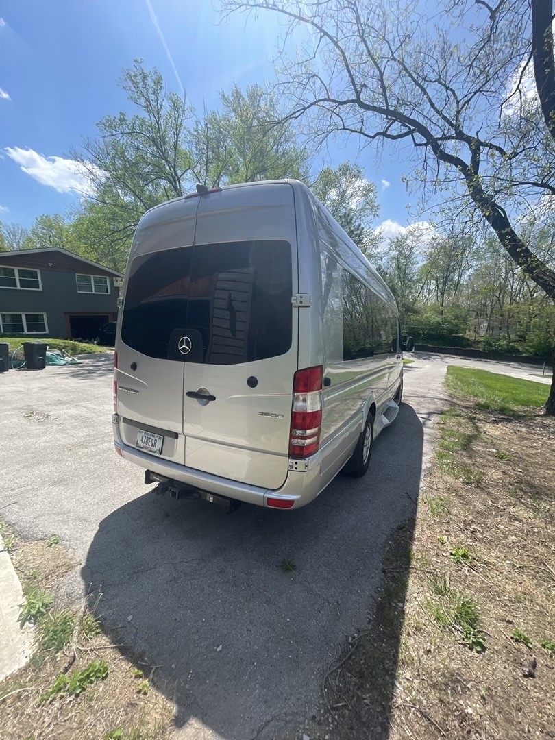 Used 2017 Mercedes-Benz Sprinter 2500 image 5