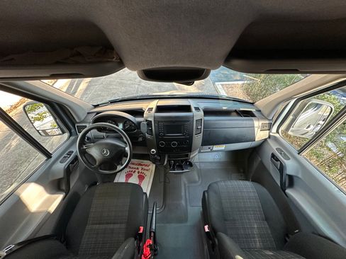 Used 2018 Mercedes-Benz Sprinter 2500 image 6