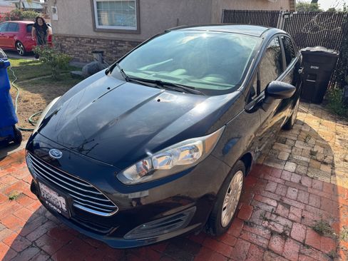 Used 2017 Ford Fiesta S image 2