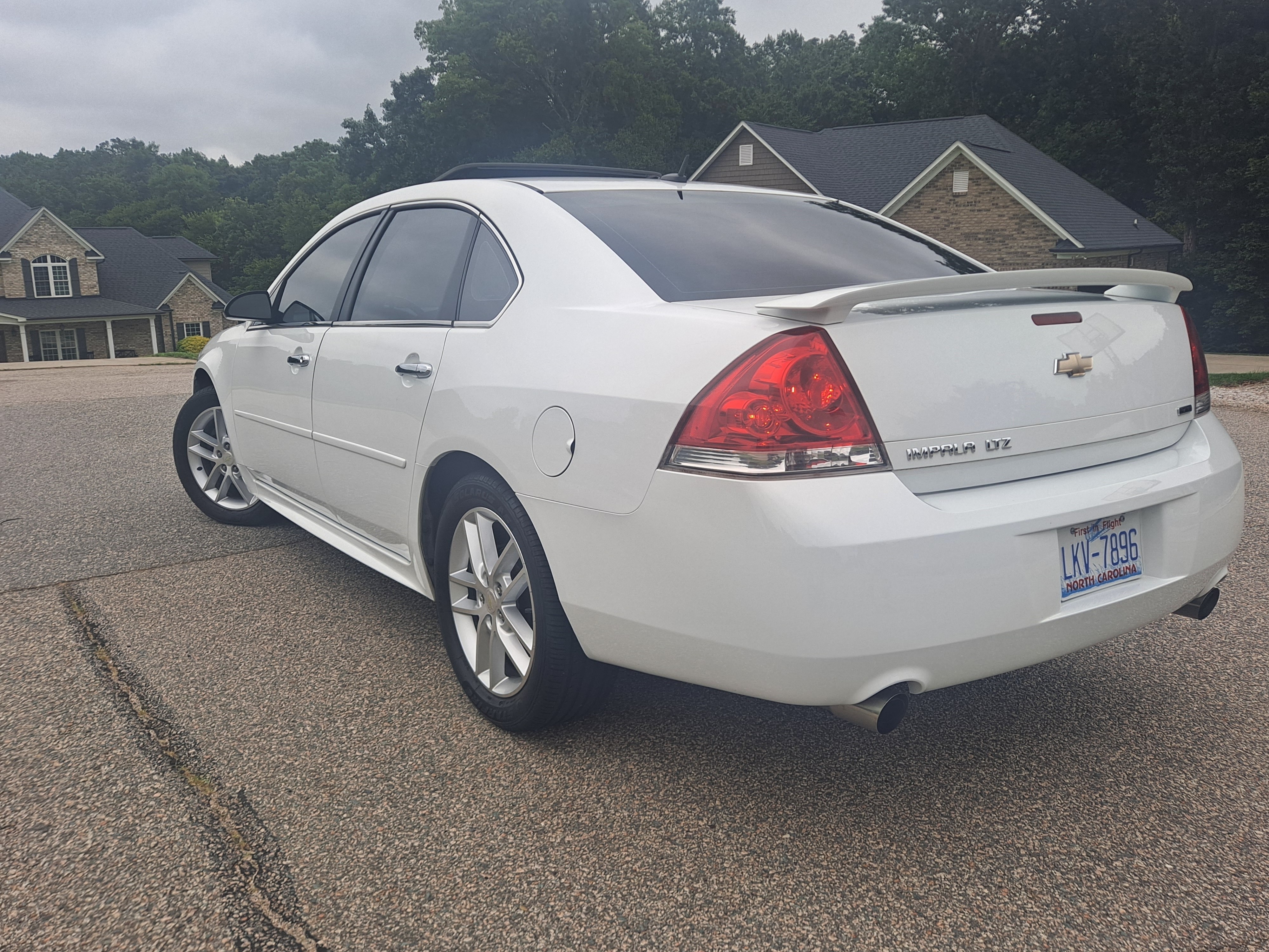 Used 2014 Chevrolet Impala LTZ FWD image 2