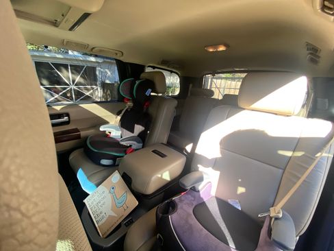 Used 2016 Toyota Sequoia Platinum image 9