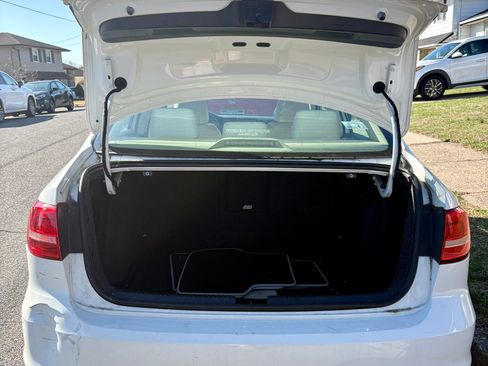 Used 2015 Volkswagen Jetta SE image 6