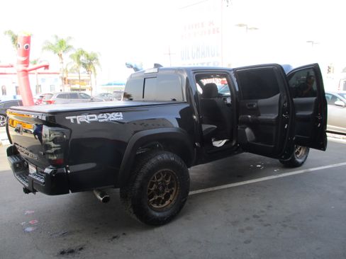 Used 2021 Toyota Tacoma TRD Off-Road w/ Technology Package image 32