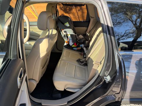 Used 2017 Jeep Grand Cherokee Limited w/ Luxury Group II image 17