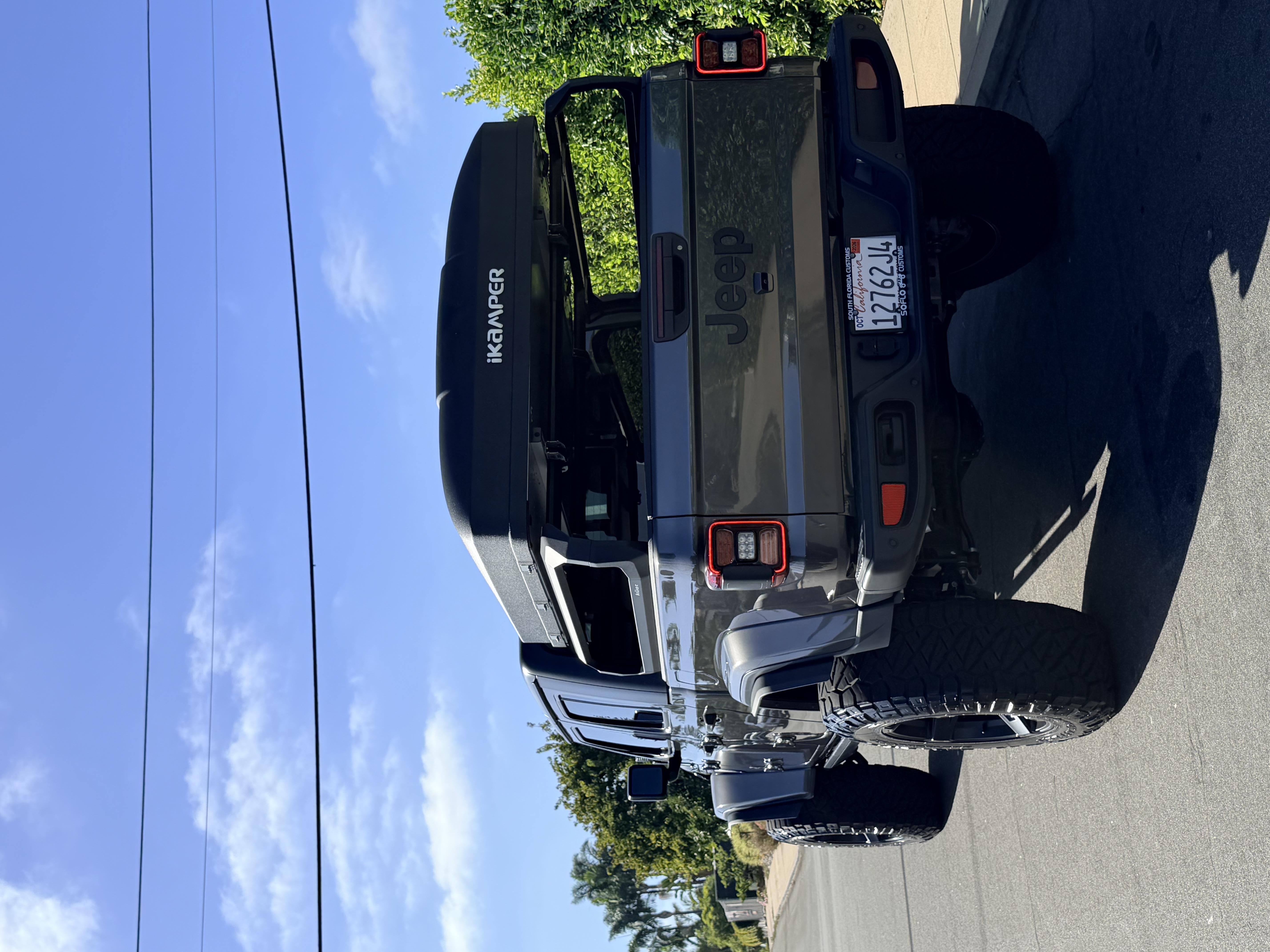 Used 2025 Jeep Gladiator Sport AWD/4WD image 9