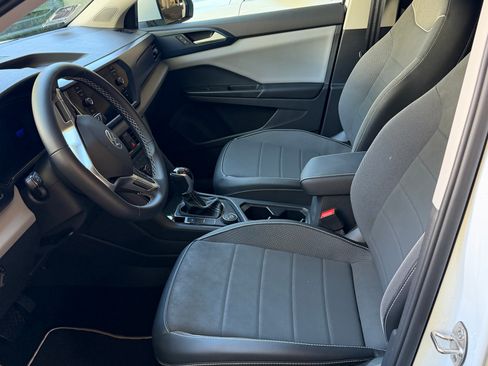 Used 2023 Volkswagen Taos SE w/ Panoramic Sunroof Package AWD/4WD image 6