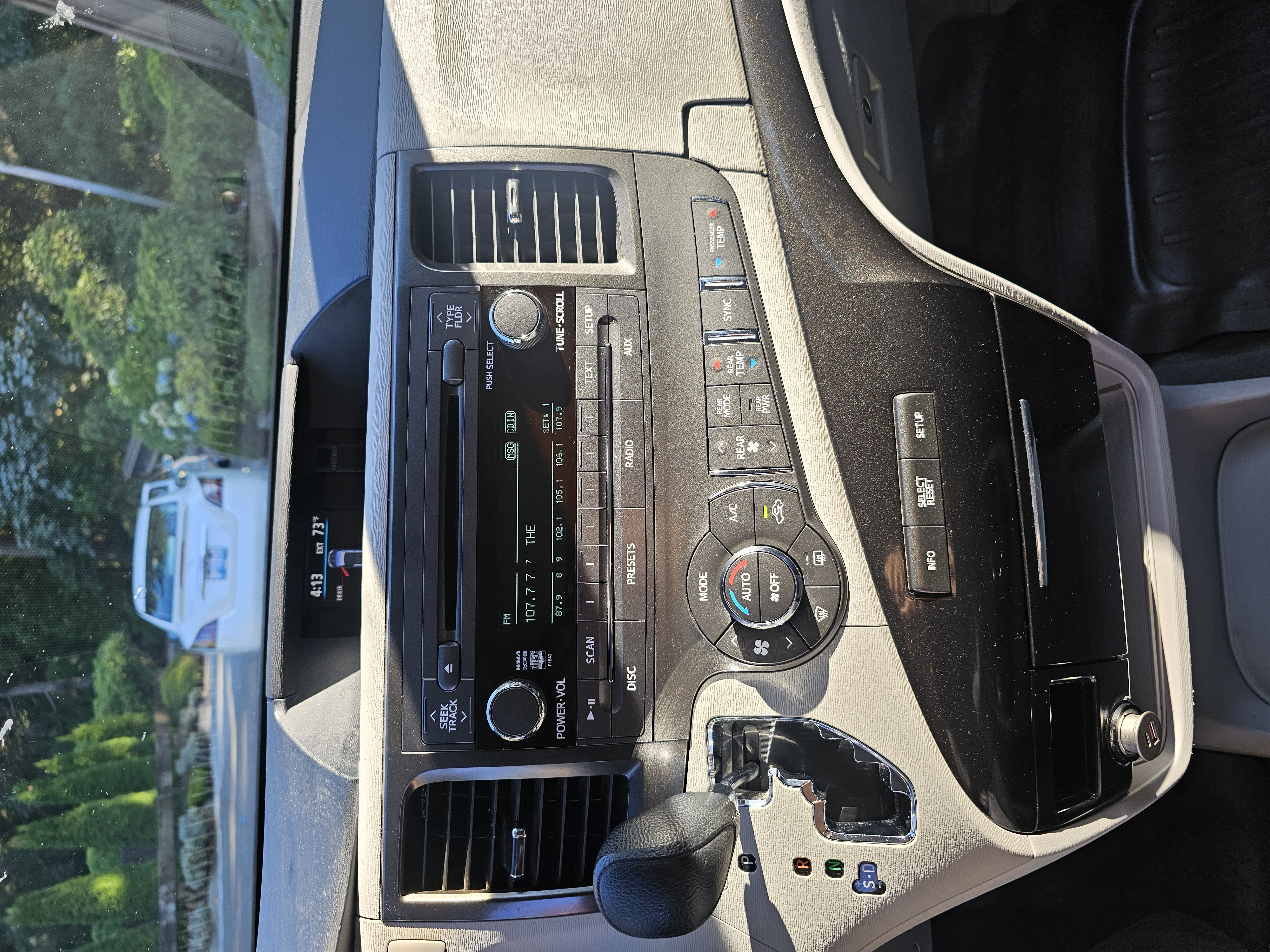 Used 2014 Toyota Sienna LE FWD image 18