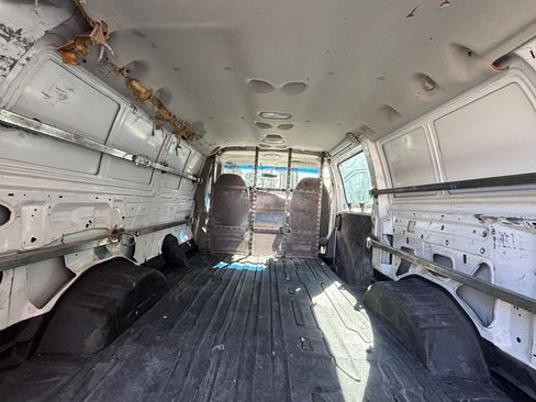 Used 2008 Ford E-350 and Econoline 350 Extended Super Duty image 10