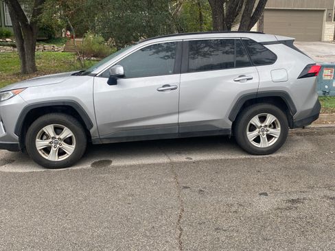 Used 2020 Toyota RAV4 XLE image 1