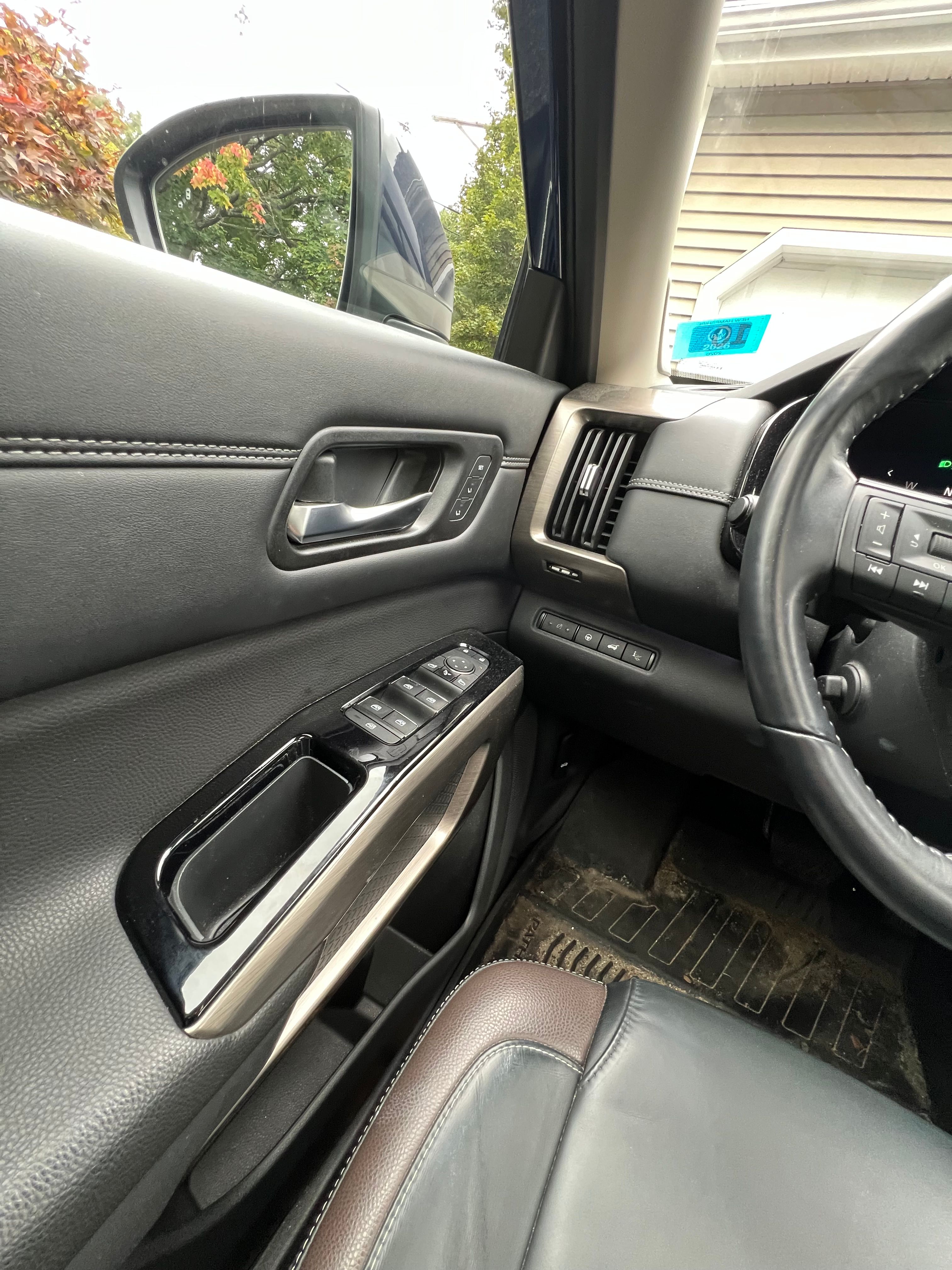 Used 2023 Nissan Pathfinder Platinum AWD/4WD image 11