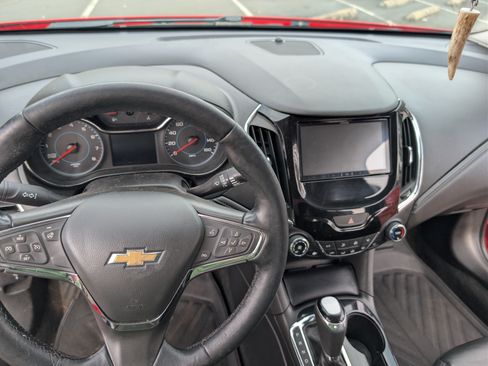 Used 2017 Chevrolet Cruze Premier image 10